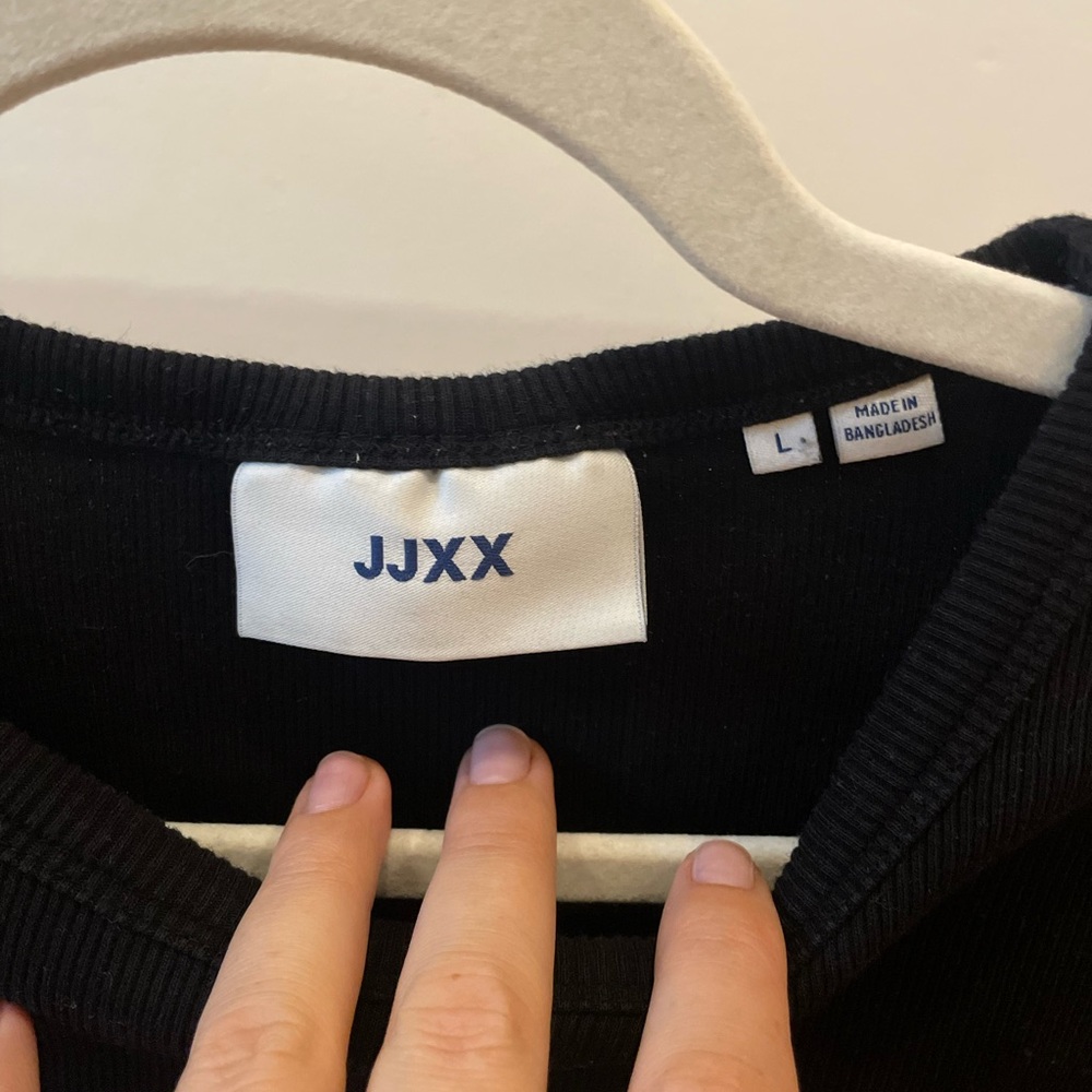 Black Long Sleeve Crop Top - Picture 2 of 2